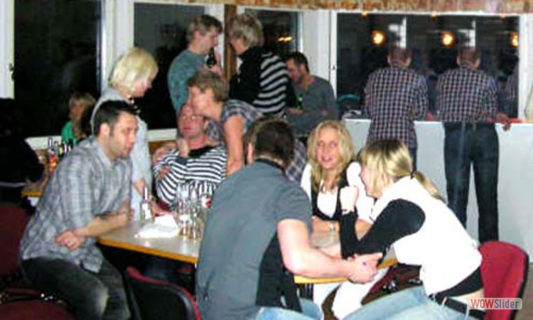 2 80- och 90-tals party på Folkan 8 mars 2008
