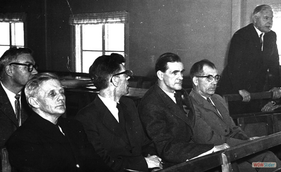 23 John Solström, Nils Brask, Oskar Dahl och Verner Nygren diskuterar om bygge 1955