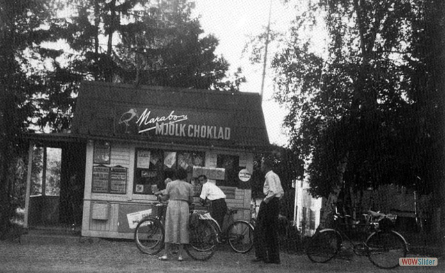 211 Märta och Joel Hammarström Kiosk, sonen Helge jobbade där