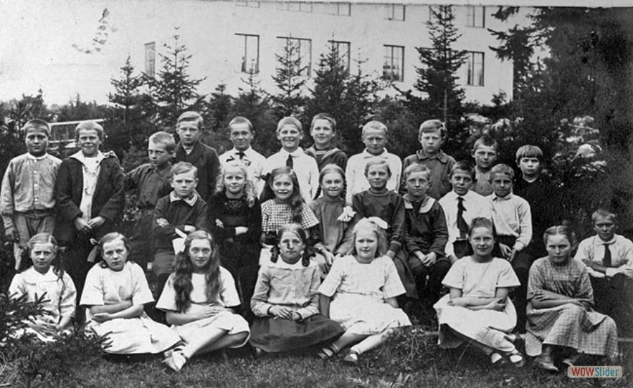 1922 Karlholms skola nybygge 1919 lärare Linnea Wiberg