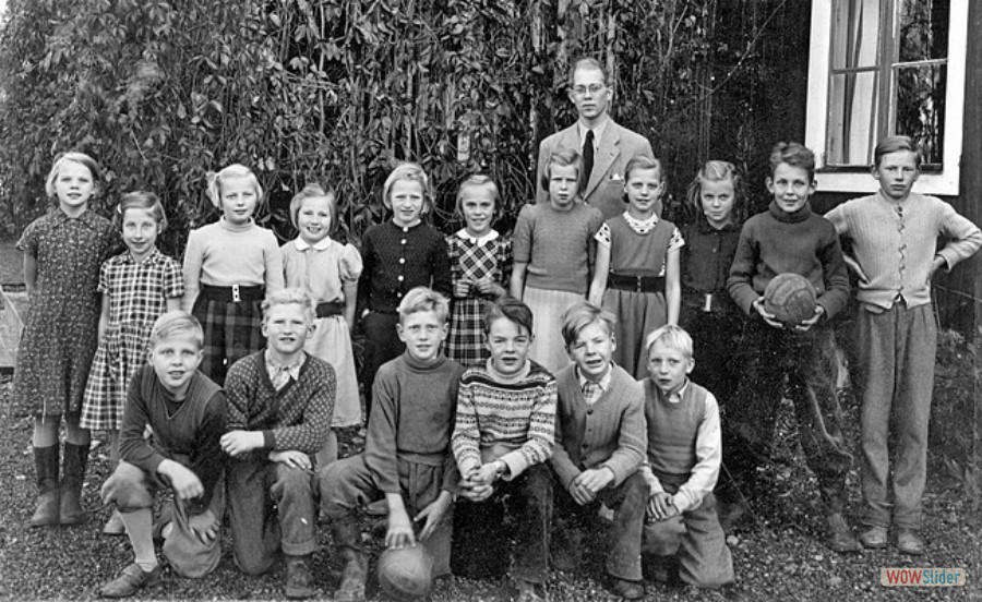 1953-54 Kyrkskolan Västland klass 3-4 lärare Uno Hassö bild 2