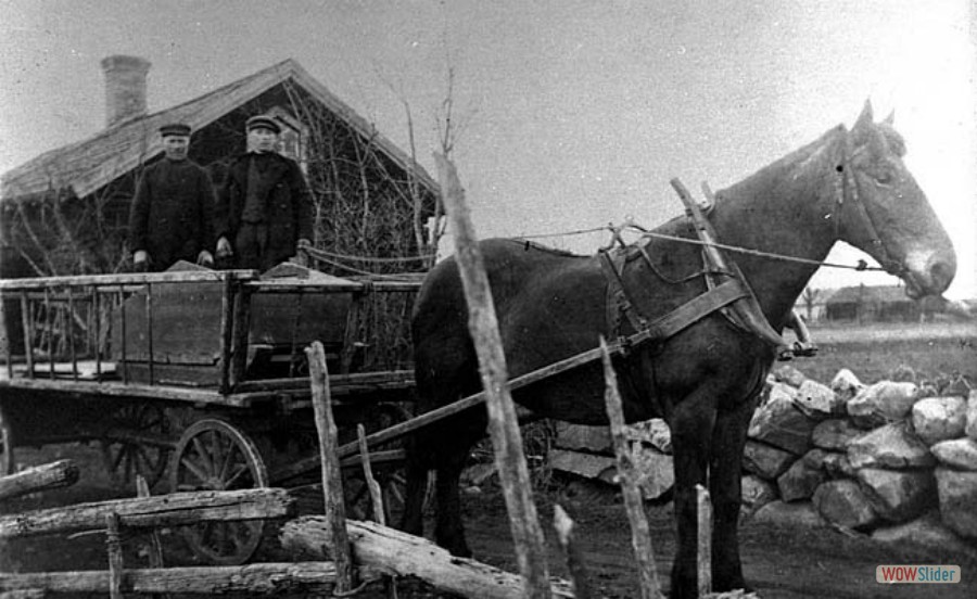 204 Per Johan Andersson och sonen Helge Andersson vid Åke Larssons Smedja