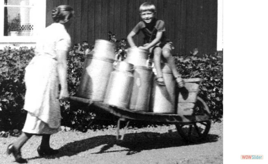 273 Johansson har hämtat mjölkflaskorna, 1936